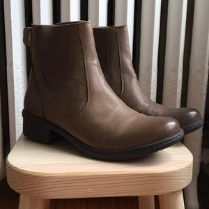 Women’s Waterproof Leather Chelsea Bogs 7